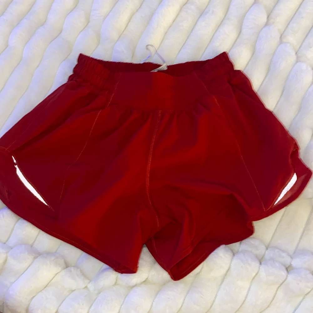 Lululemon hotty hot low rise lined short 4”